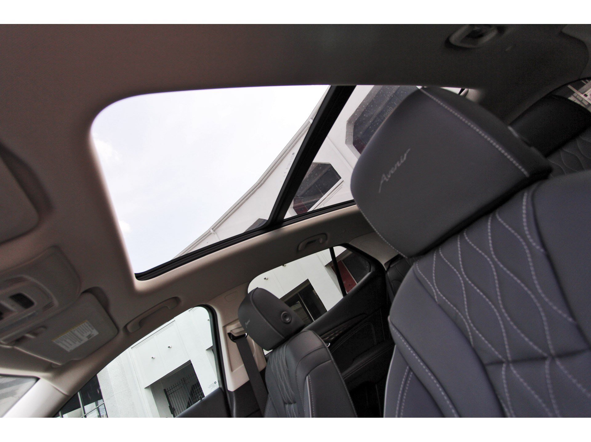 Used 2023 Buick Envision Avenir AWD/4WD image 34
