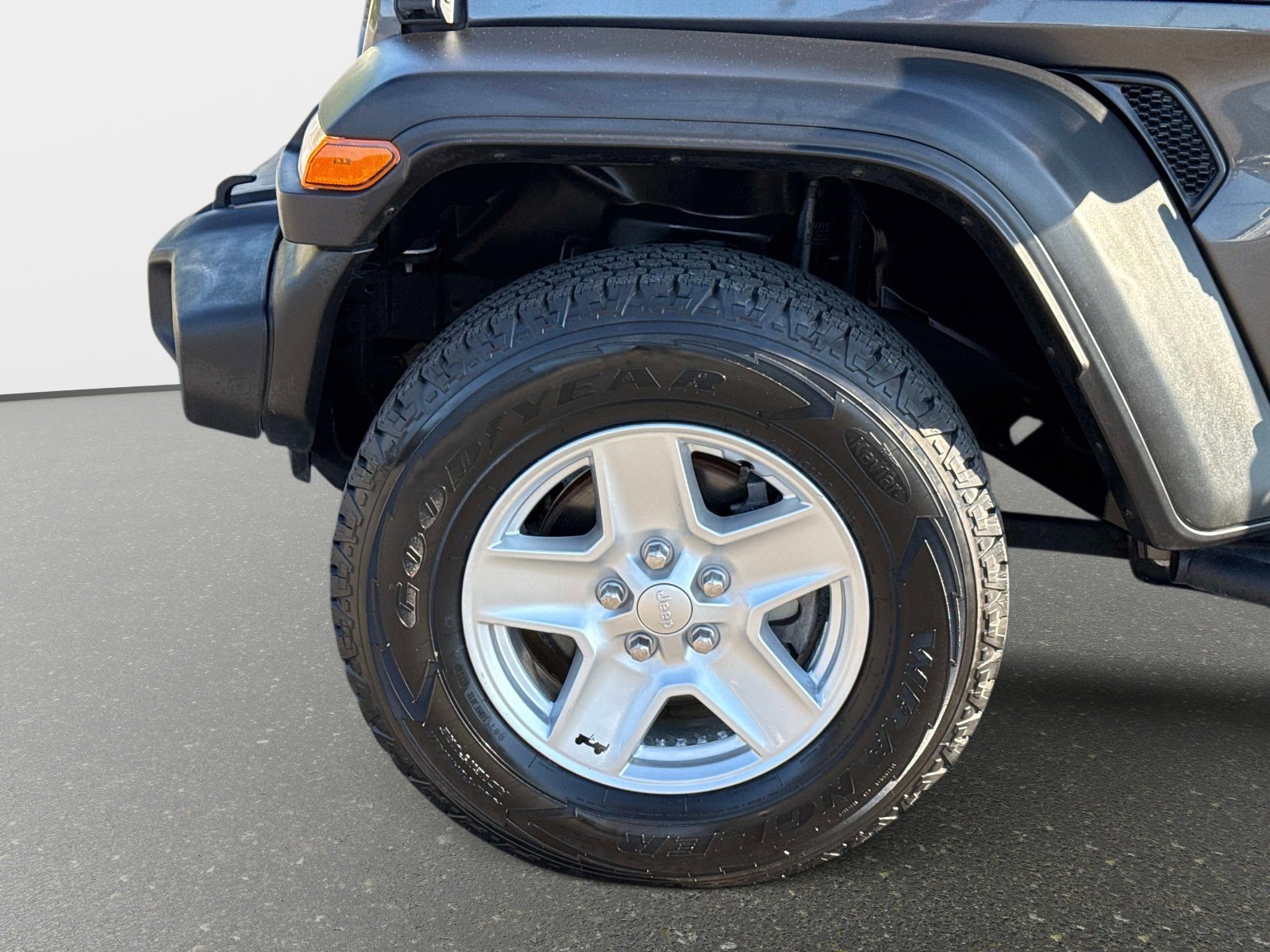 Used 2020 Jeep Gladiator Sport w/ Quick Order Package 24S AWD/4WD image 11