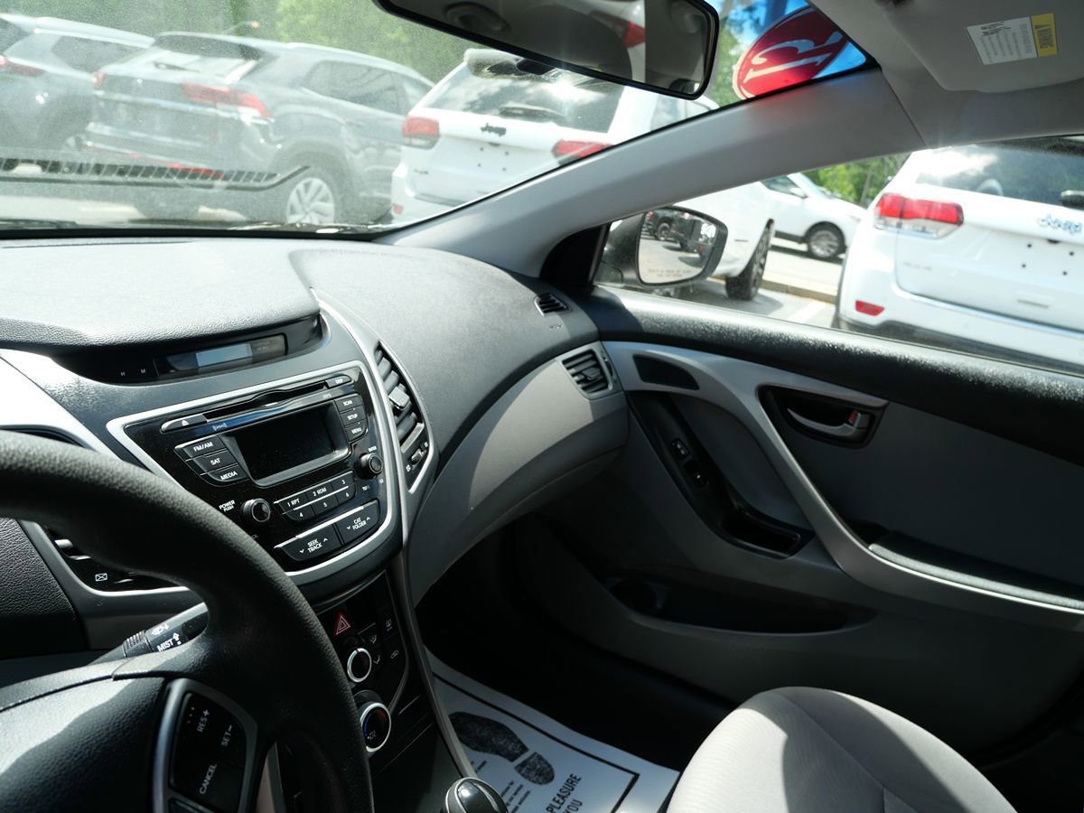 Used 2015 Hyundai Elantra SE FWD image 13