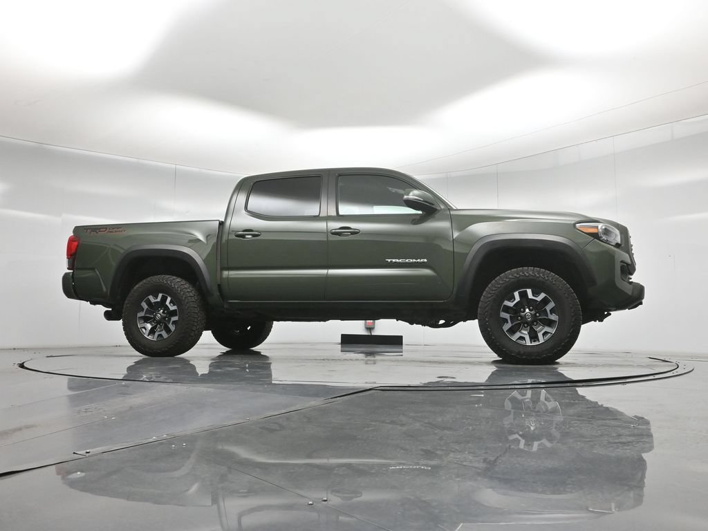 Used 2022 Toyota Tacoma TRD Off-Road w/ Technology Package RWD image 4