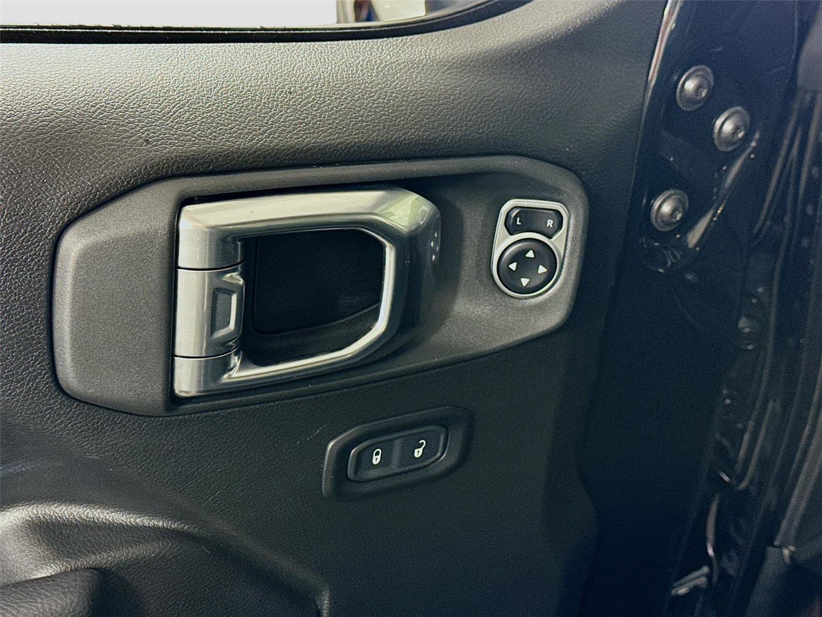 Used 2025 Jeep Gladiator Willys image 12