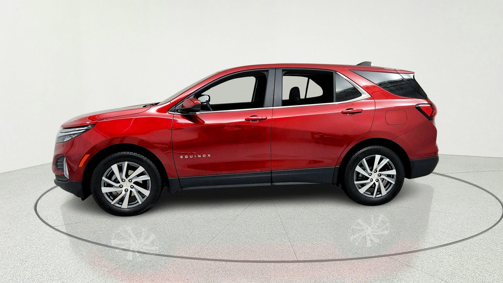 Certified 2024 Chevrolet Equinox LT w/ LPO, Floor Liner Package FWD image 2