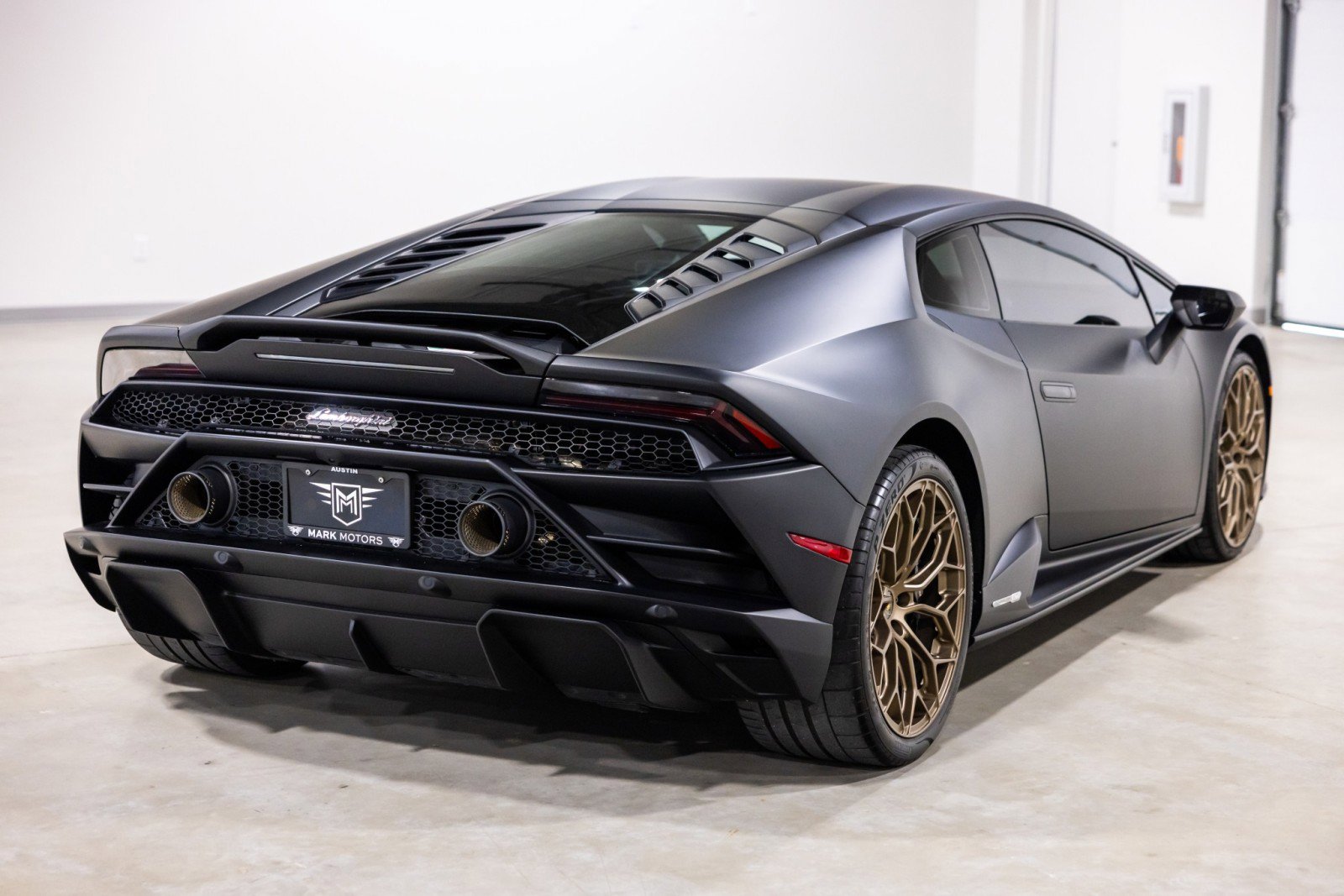 Used 2022 Lamborghini Huracan EVO image 9