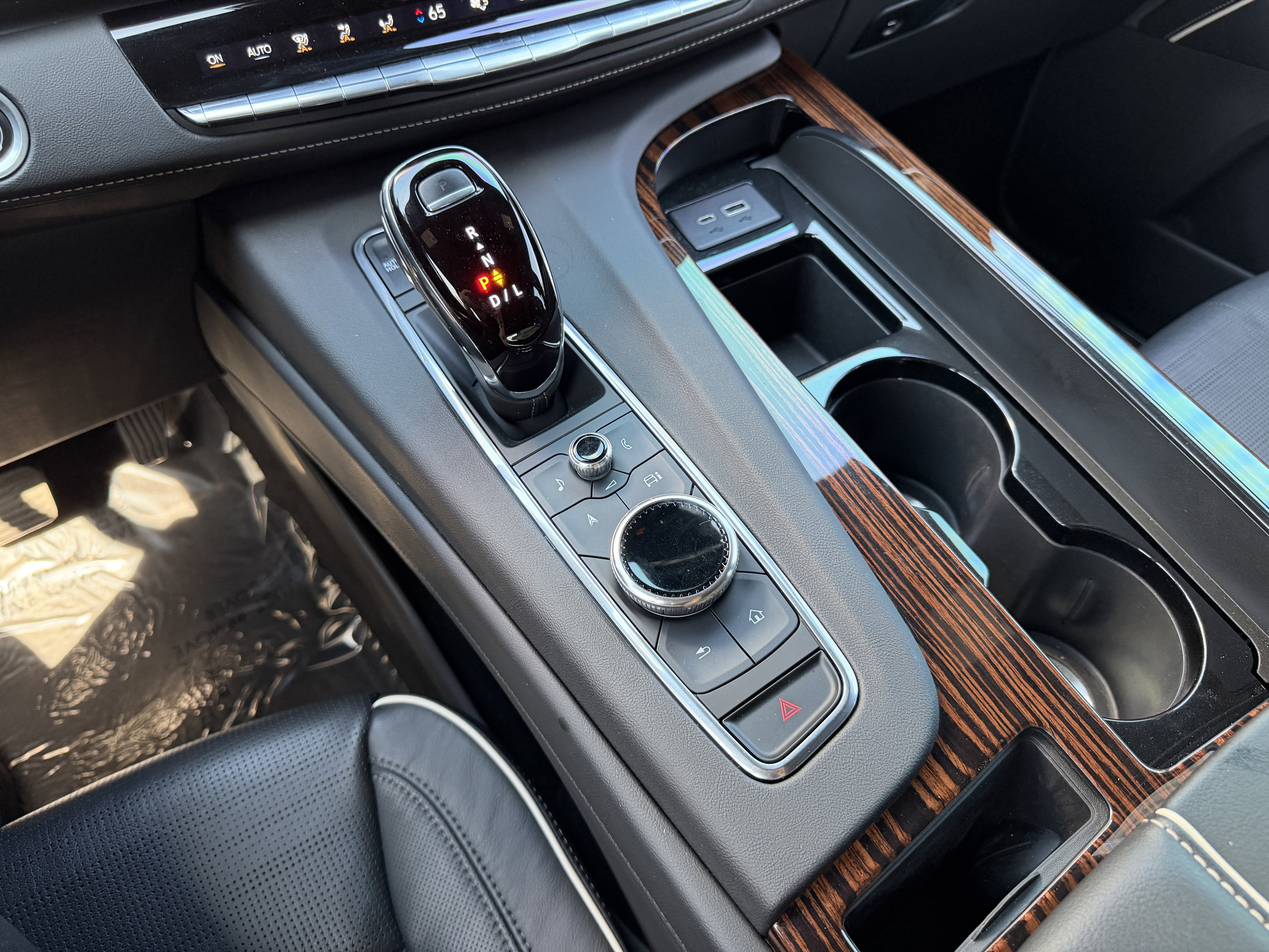 Used 2023 Cadillac Escalade Premium Luxury image 31