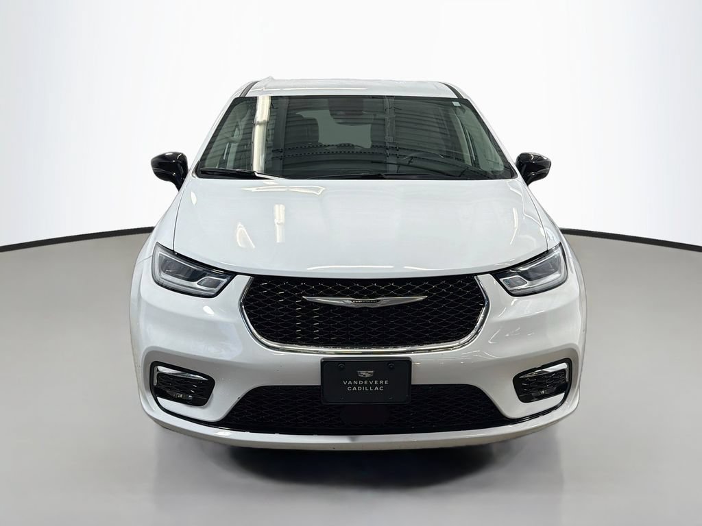 Used 2024 Chrysler Pacifica Limited FWD image 2