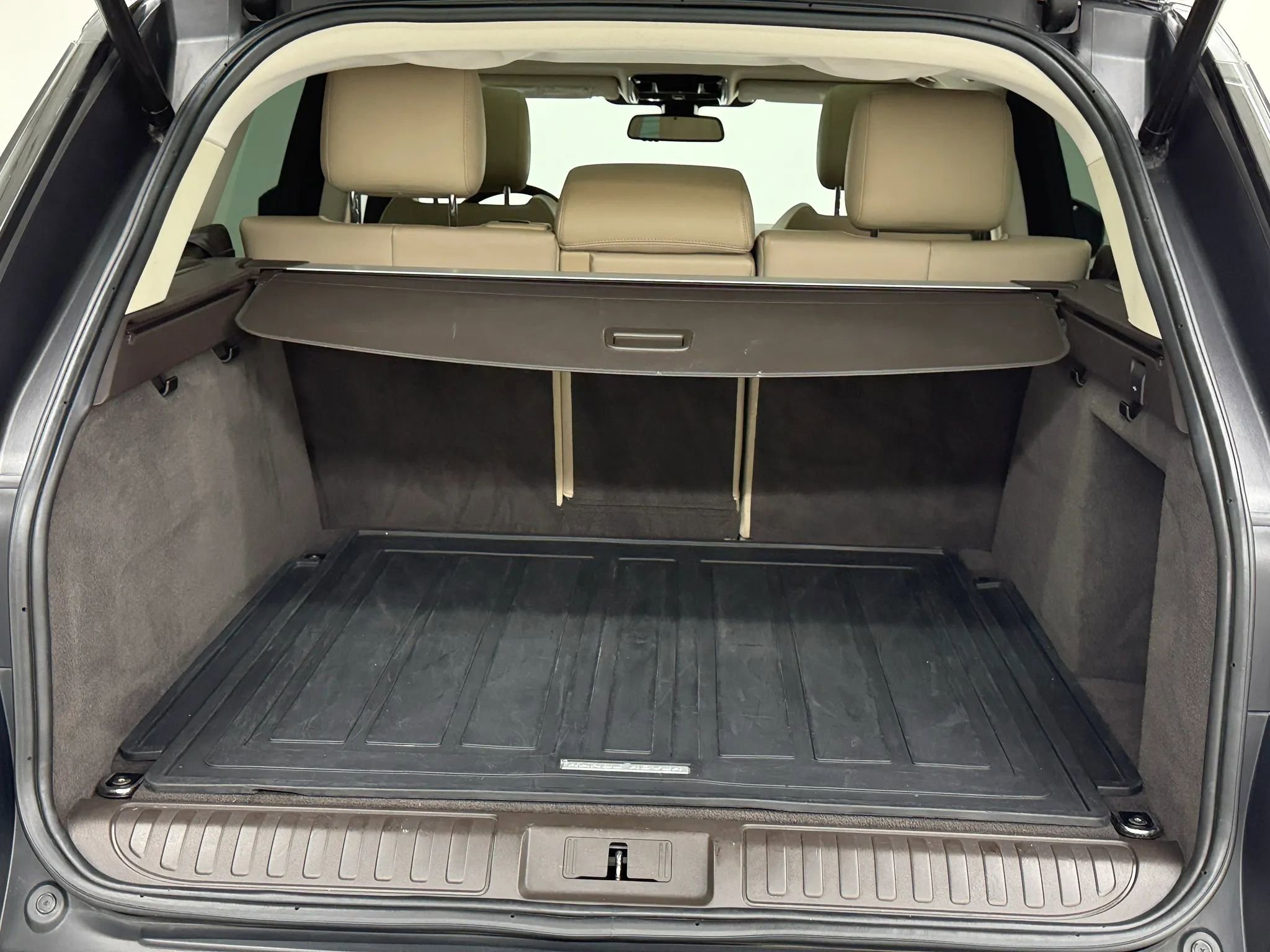 Used 2016 Land Rover Range Rover Sport SE image 40