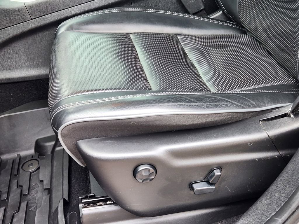 Used 2019 Jeep Grand Cherokee Overland AWD/4WD image 8