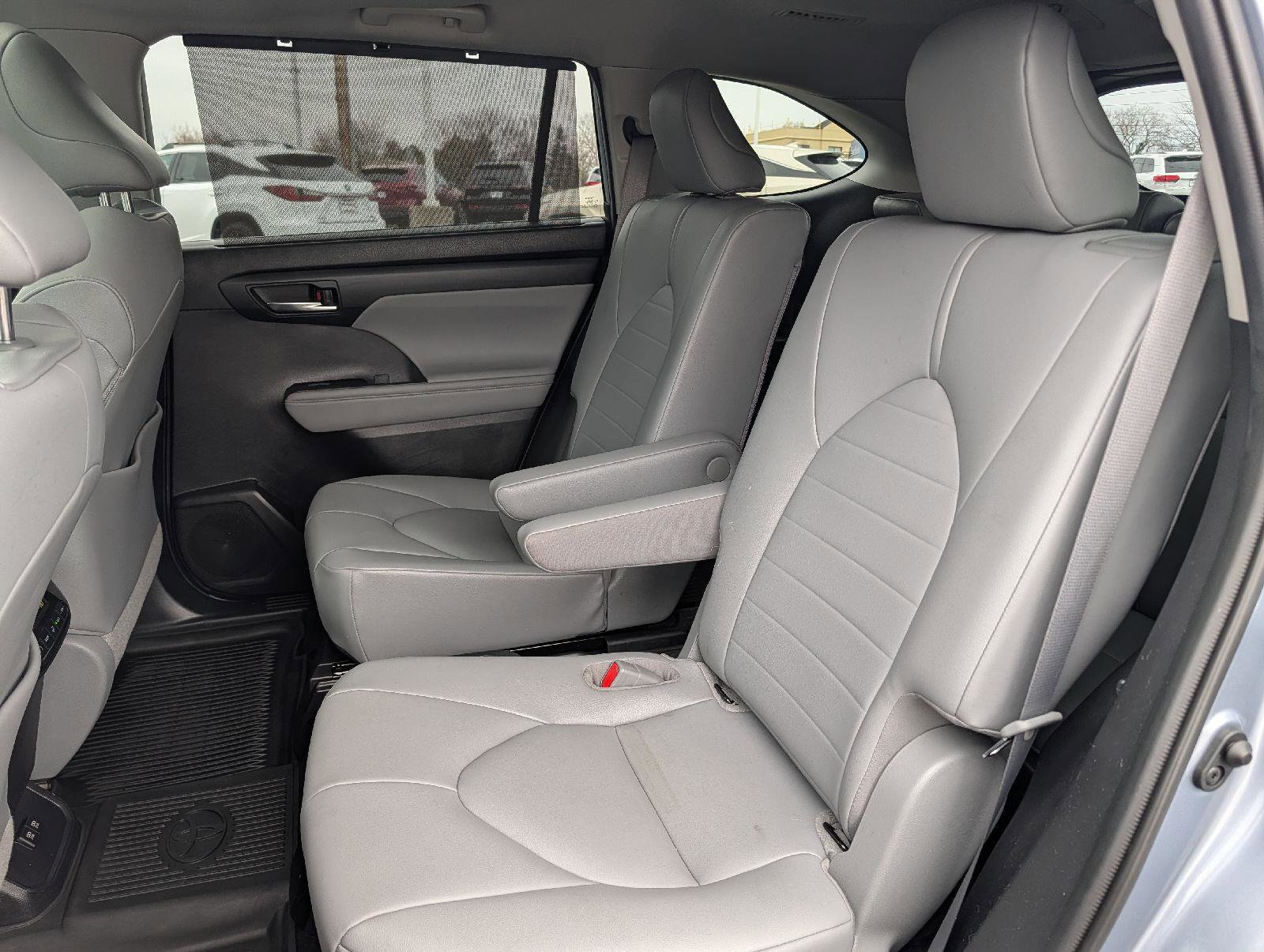 Used 2021 Toyota Highlander XLE image 19