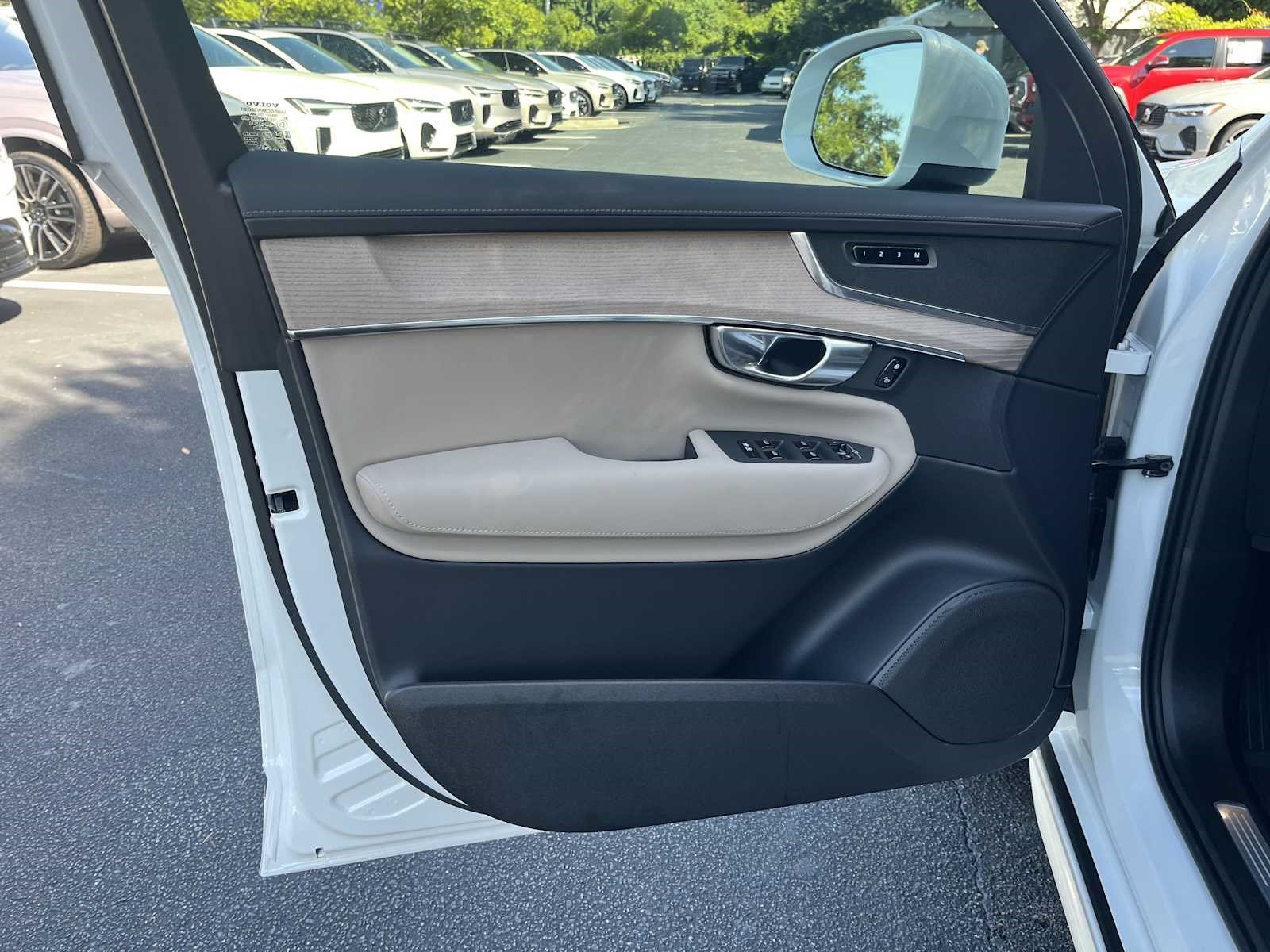 Used 2026 Volvo XC90 T8 Plus w/ Protection Package Premier AWD/4WD image 49