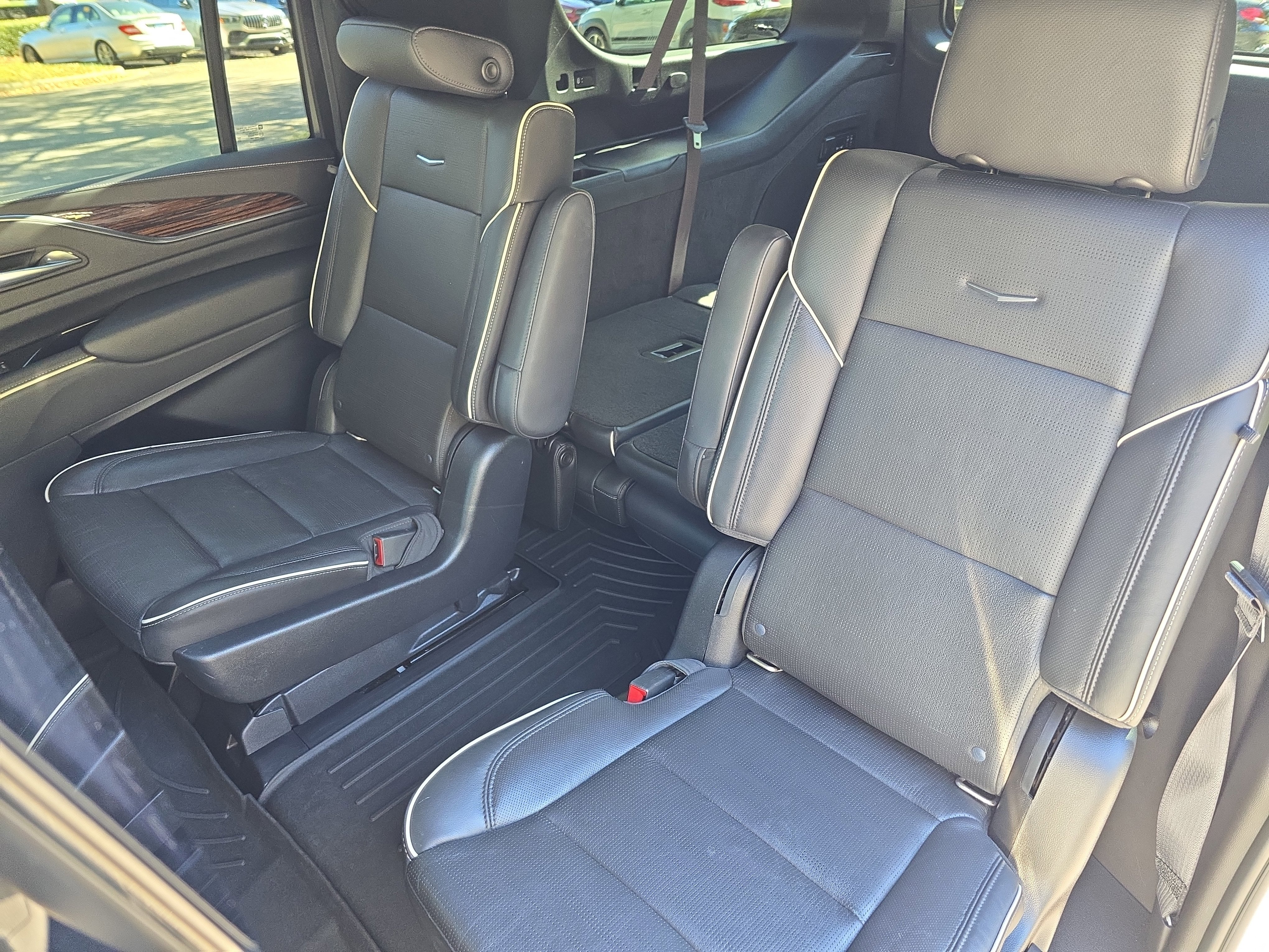 Used 2021 Cadillac Escalade ESV Premium Luxury image 15