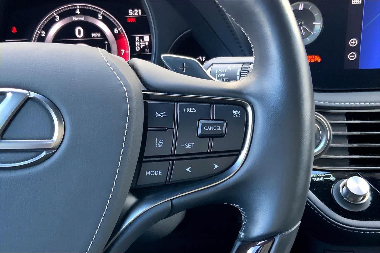 Used 2022 Lexus LS 500 w/ Luxury Package RWD image 25