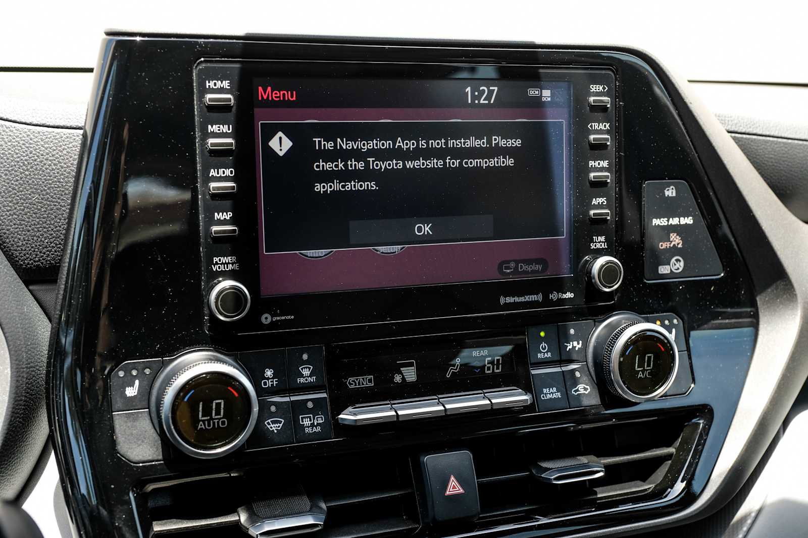 Used 2020 Toyota Highlander XLE FWD image 29