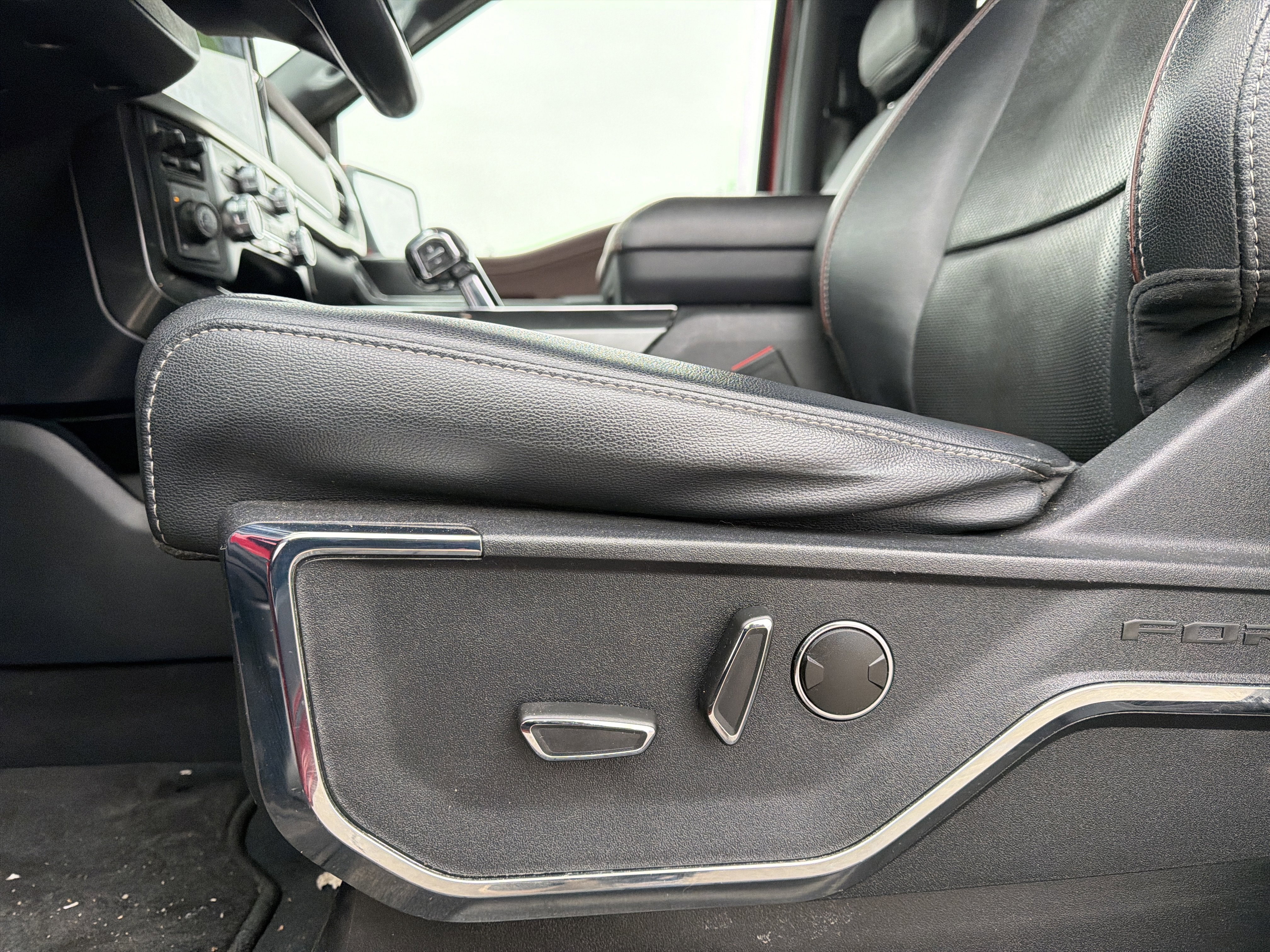 Used 2023 Ford F150 Lariat w/ Equipment Group 502A High image 26