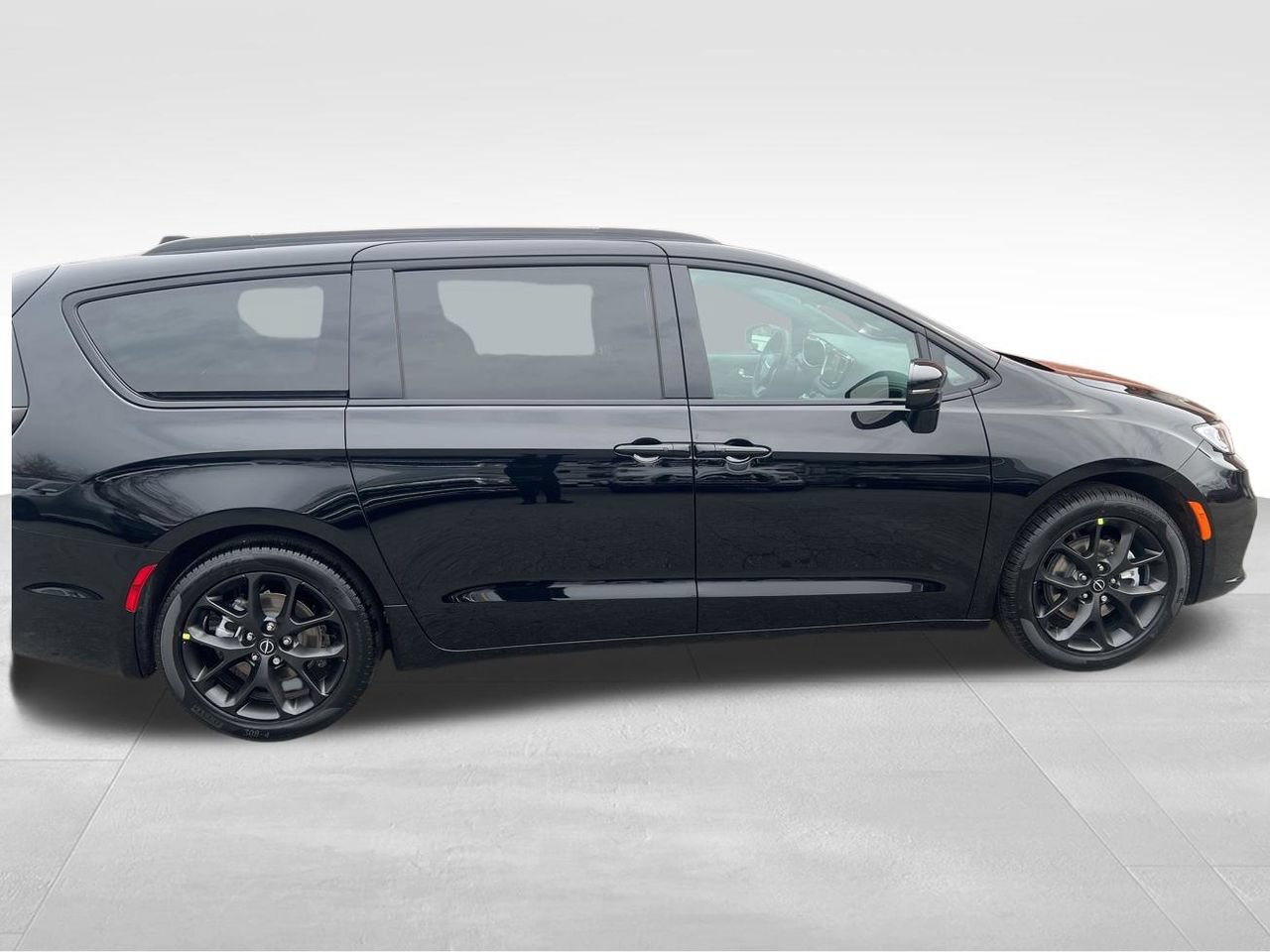 New 2026 Chrysler Pacifica Select w/ S Appearance Package FWD image 6