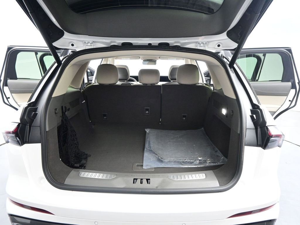 Used 2025 Lincoln Nautilus Reserve w/ Jet Appearance Package image 27