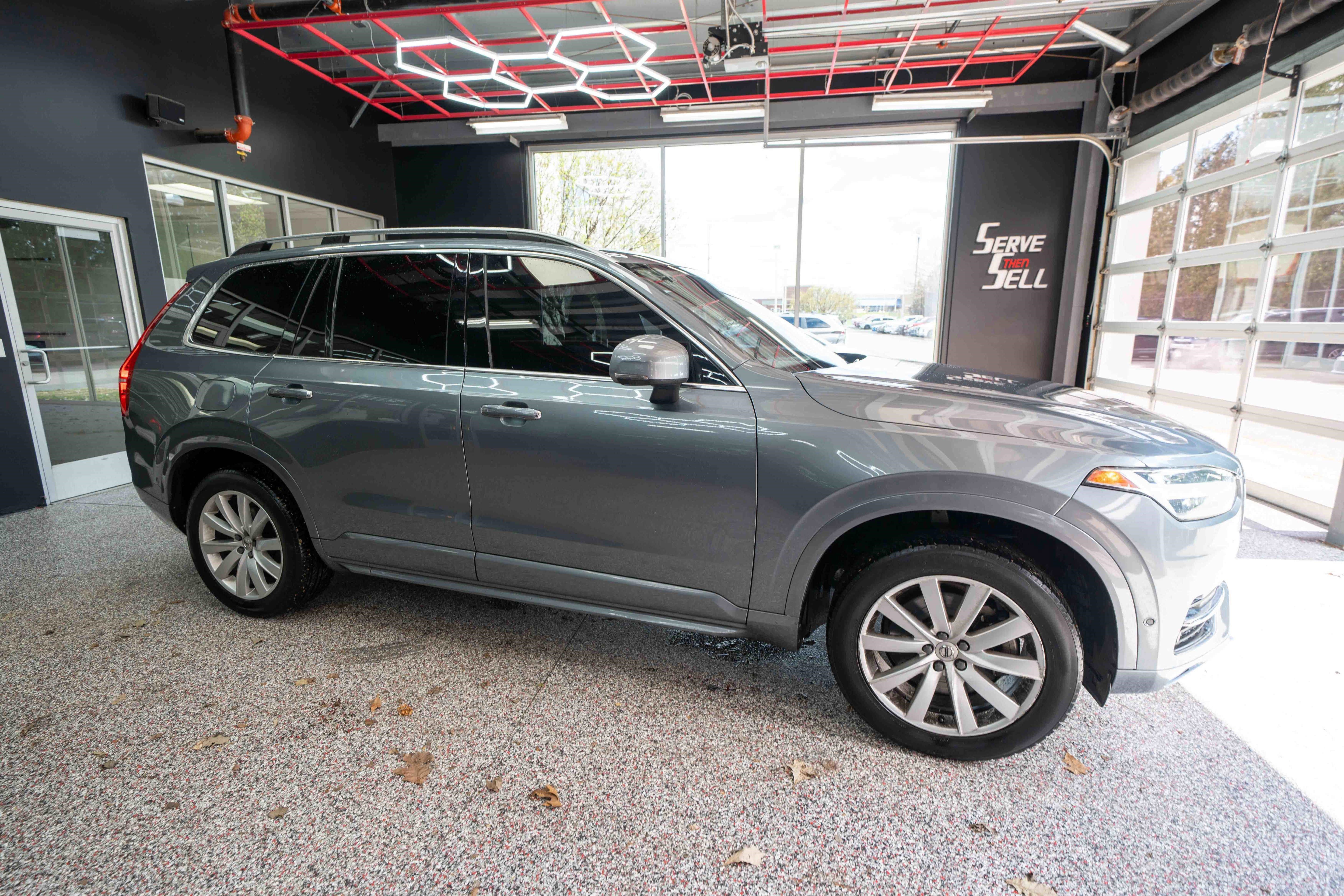 Used 2018 Volvo XC90 T5 Momentum w/ Convenience Package image 5