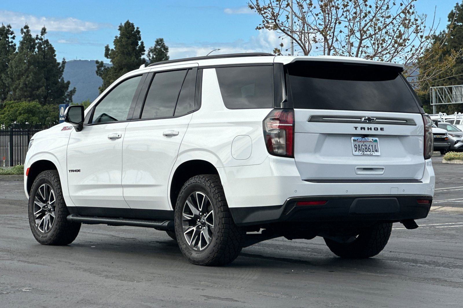 Used 2022 Chevrolet Tahoe Z71 w/ Z71 Off-Road Package AWD/4WD image 6