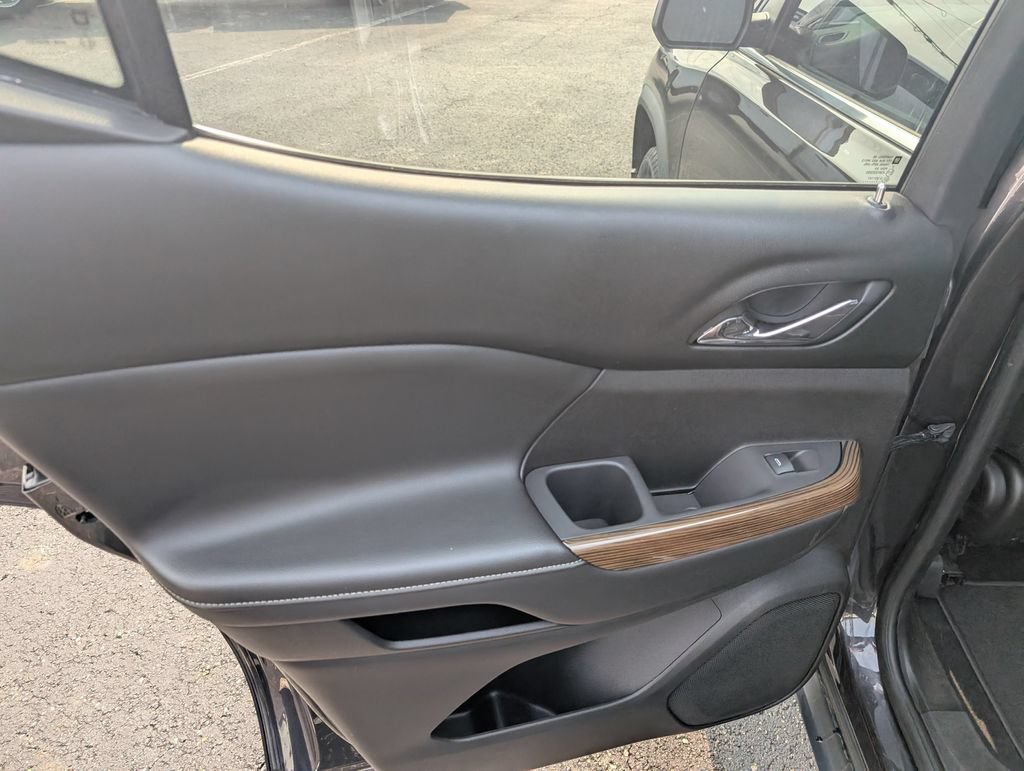 Used 2018 GMC Acadia SLE AWD/4WD image 10