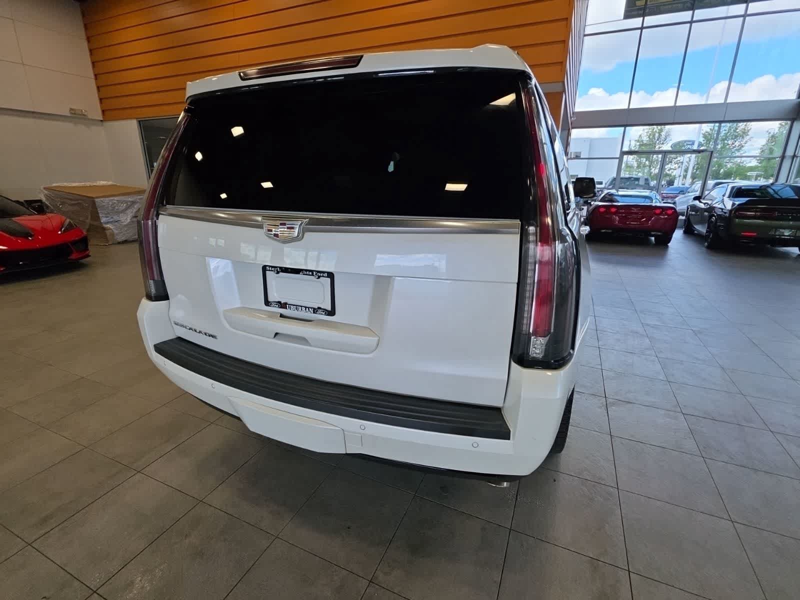 Used 2017 Cadillac Escalade Platinum AWD/4WD image 9