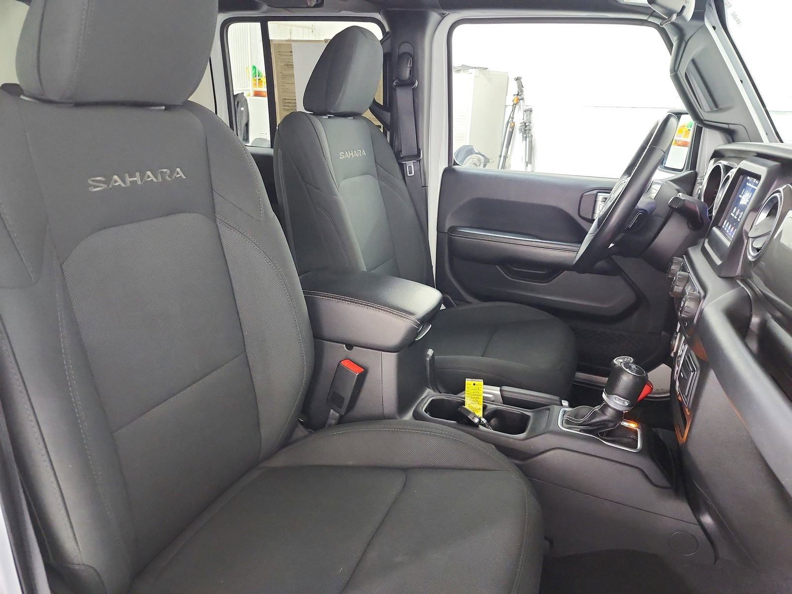 Used 2018 Jeep Wrangler Unlimited Sahara image 32