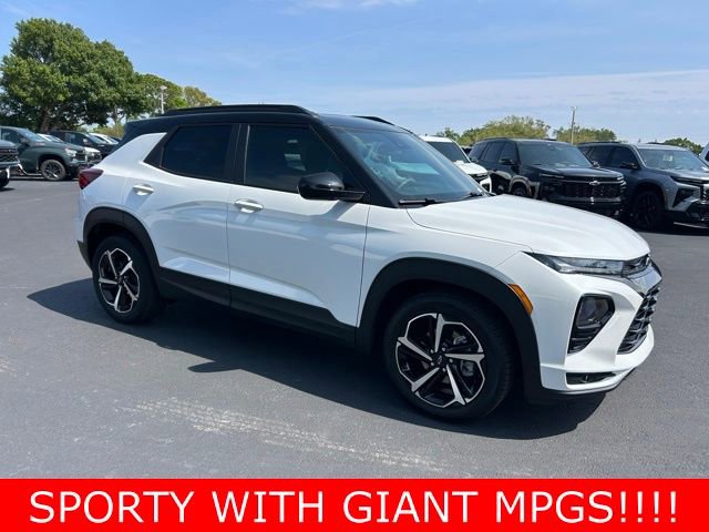 Used 2023 Chevrolet TrailBlazer RS w/ Sun and Liftgate Package image 1