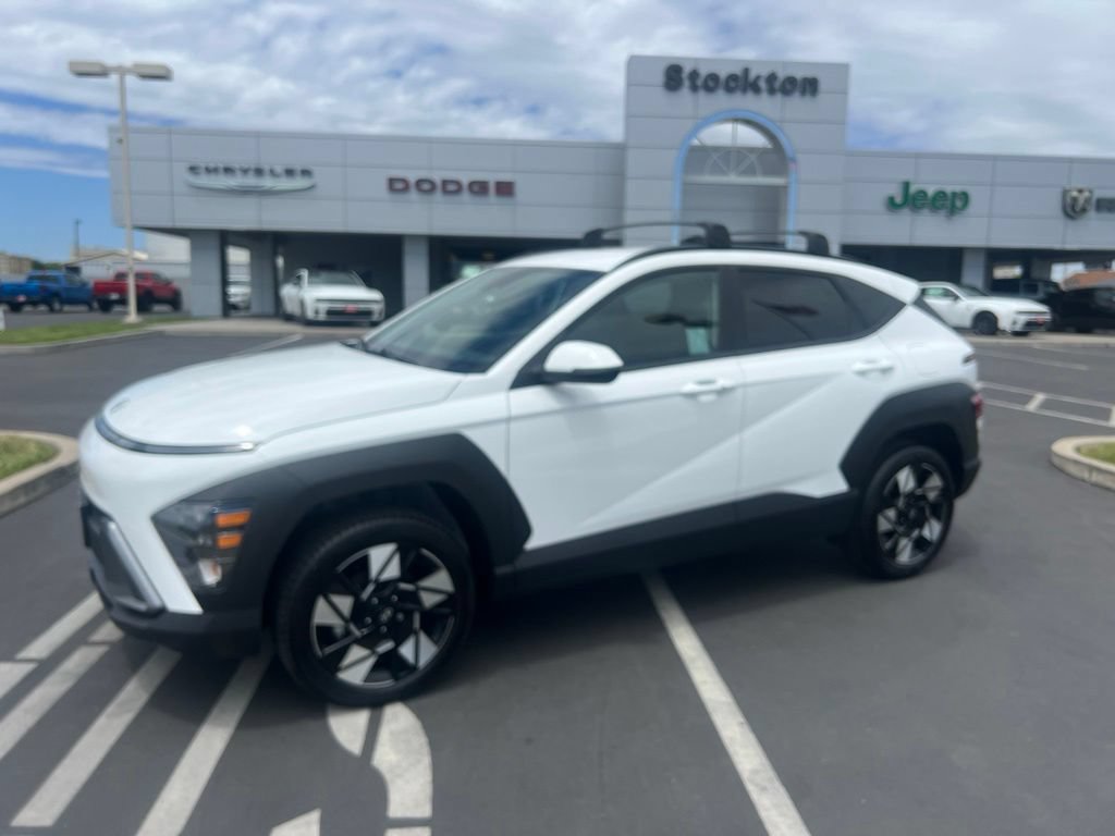 Used 2025 Hyundai Kona SEL AWD/4WD image 3