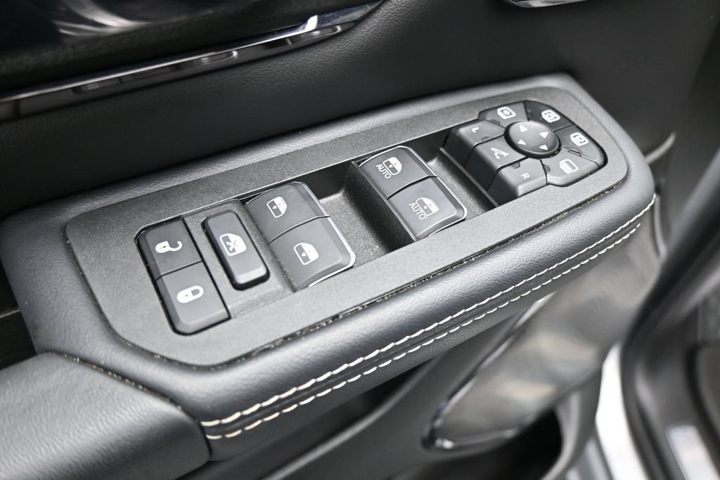 Used 2025 RAM 1500 Limited w/ Trailer Tow Group AWD/4WD image 11