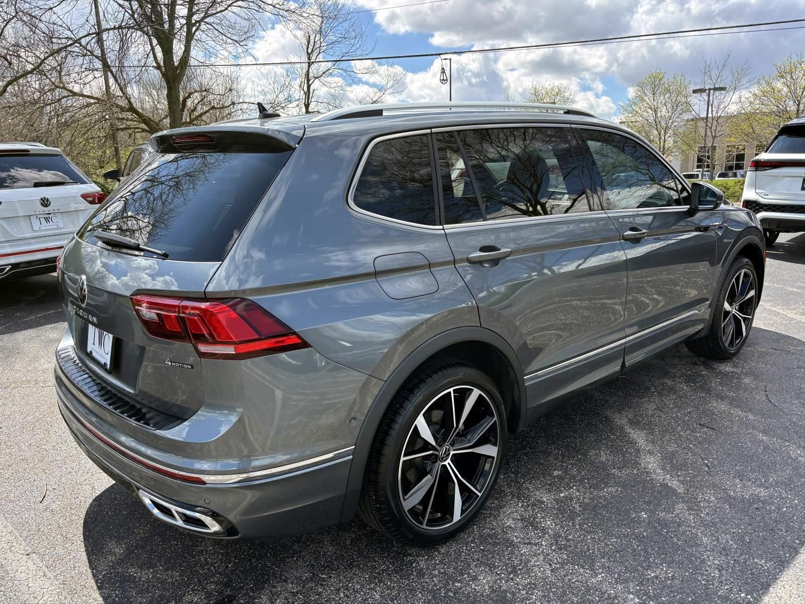 Used 2024 Volkswagen Tiguan SEL R-Line image 5