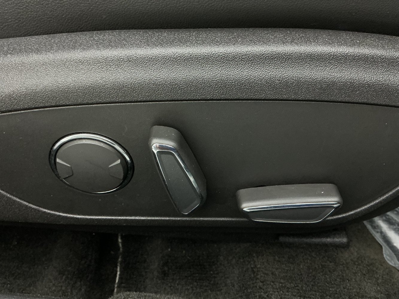 Used 2014 Lincoln MKZ AWD w/ Equipment Group 102A Reserve image 39