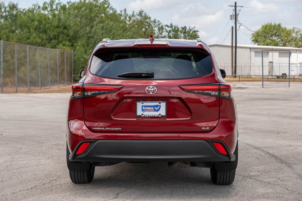 Used 2023 Toyota Highlander XLE FWD image 7