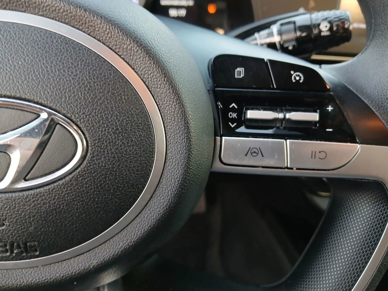 Used 2023 Hyundai Elantra Blue w/ Cargo Package image 31