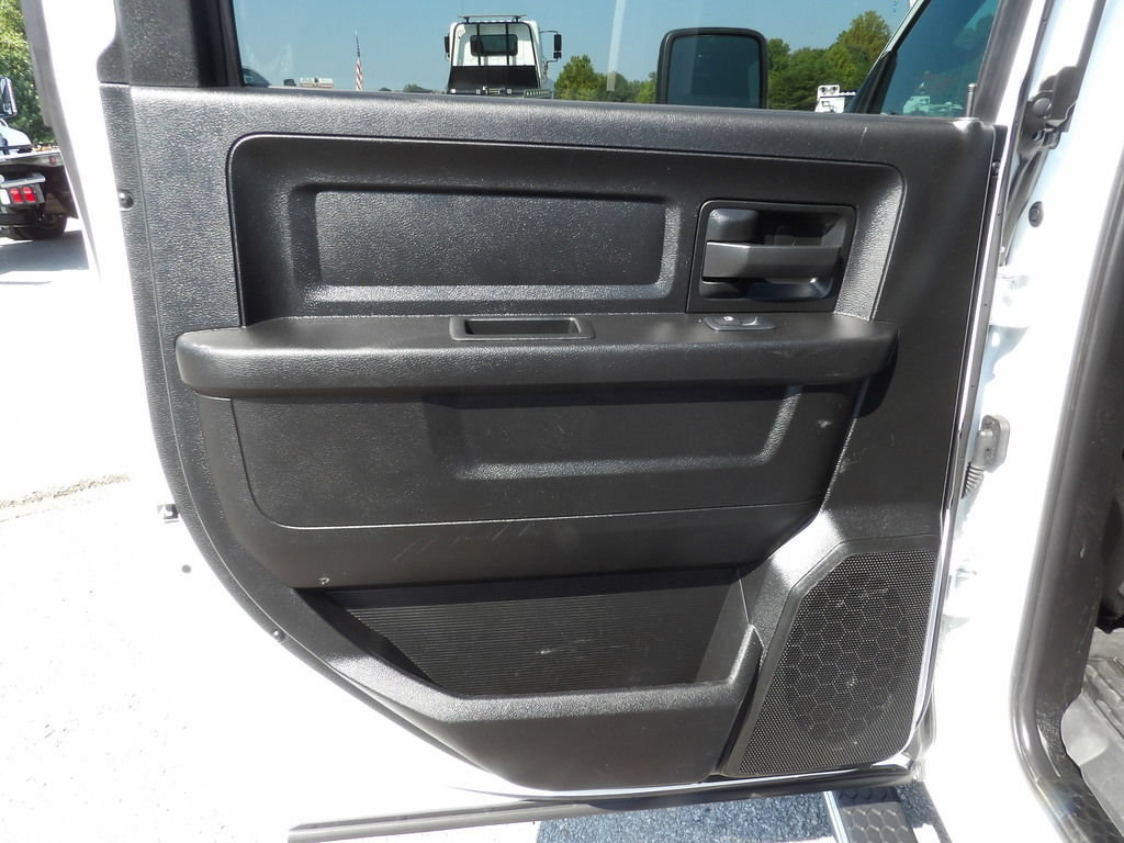 Used 2024 RAM 5500 Tradesman w/ Chrome Appearance Group AWD/4WD image 28