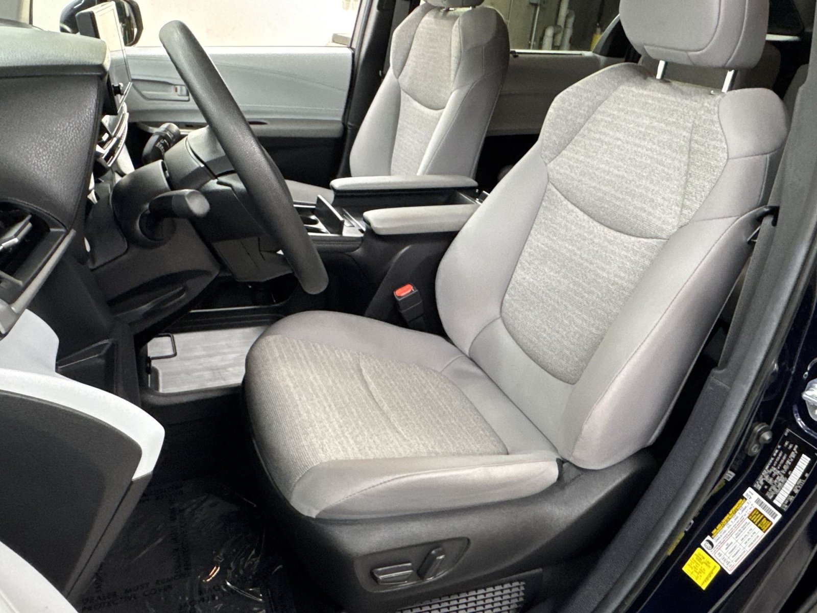 Used 2025 Toyota Sienna LE AWD/4WD image 25
