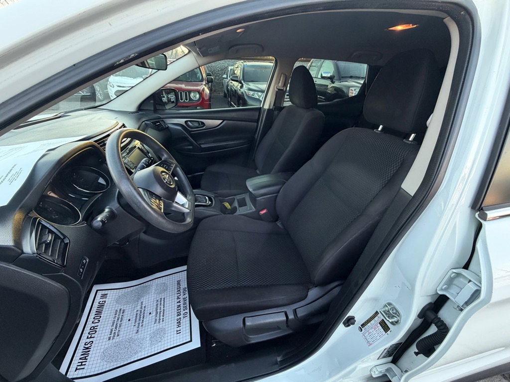 Used 2020 Nissan Rogue Sport S image 9