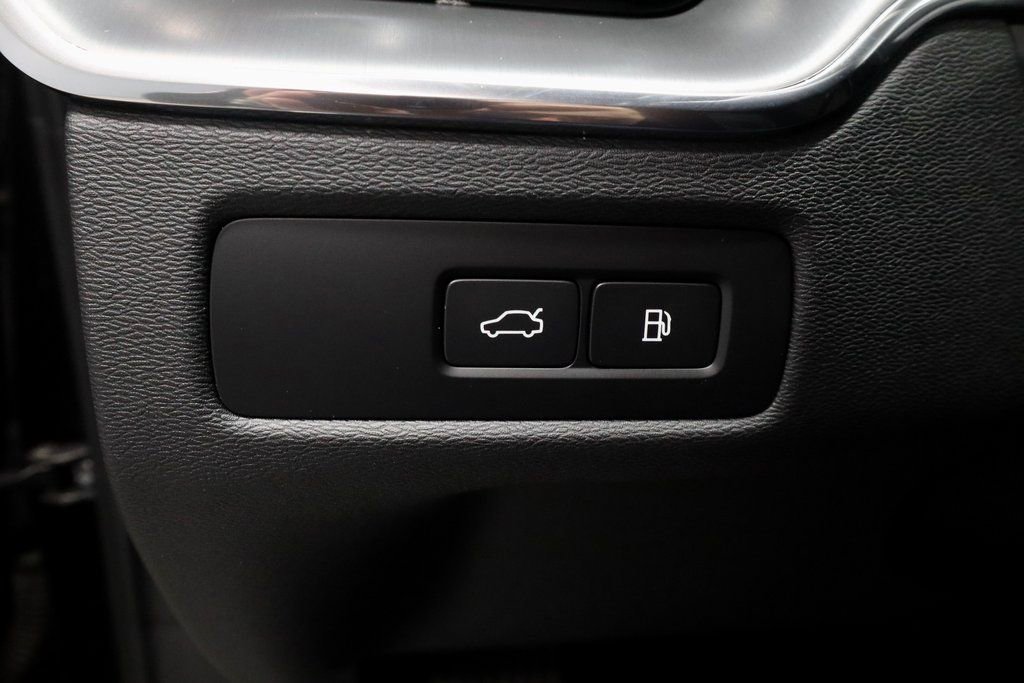 Used 2024 Volvo XC60 T8 Core image 26