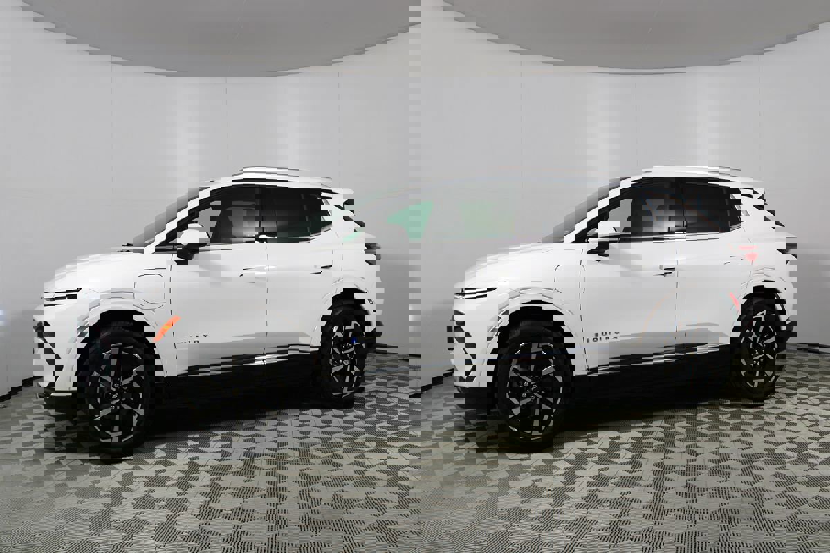 Used 2025 Chevrolet Equinox EV LT w/ Convenience Package image 33