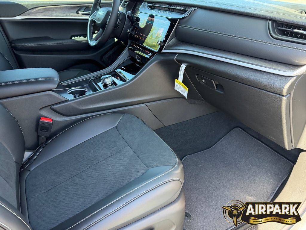 New 2026 Jeep Grand Cherokee Altitude RWD image 13
