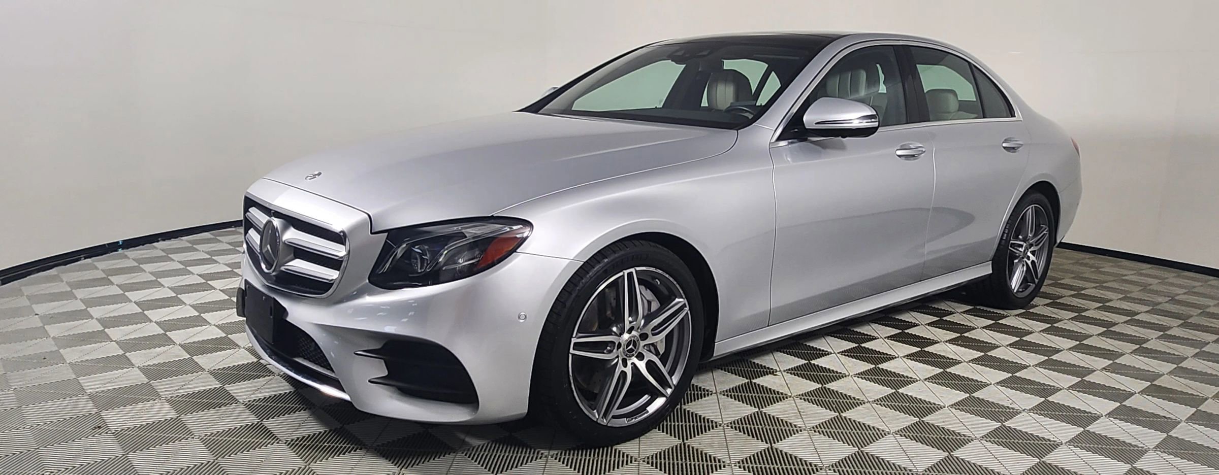 Used 2019 Mercedes-Benz E 450 E 450 4MATIC Sedan 4D image 3