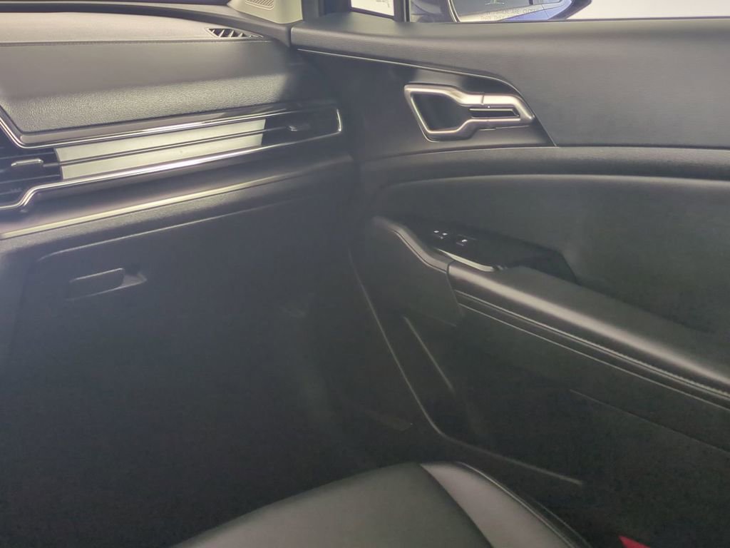 Used 2024 Kia Sportage EX image 19