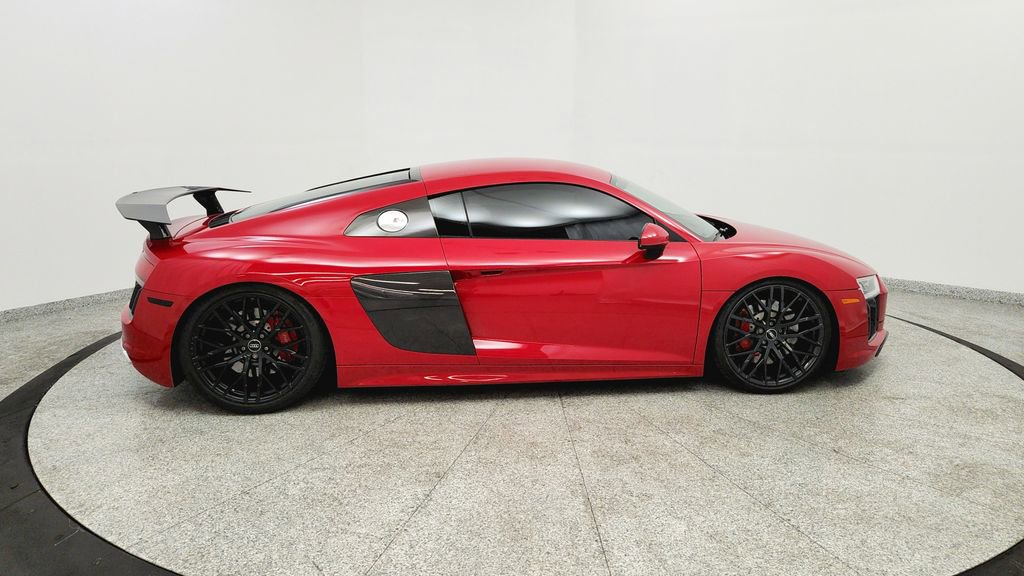 Used 2017 Audi R8 V10 w/ Carbon Exterior Package image 6