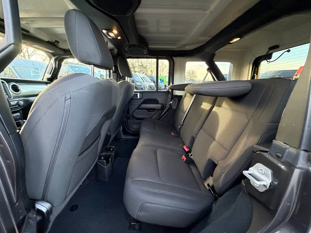Used 2022 Jeep Wrangler Unlimited Sahara image 16