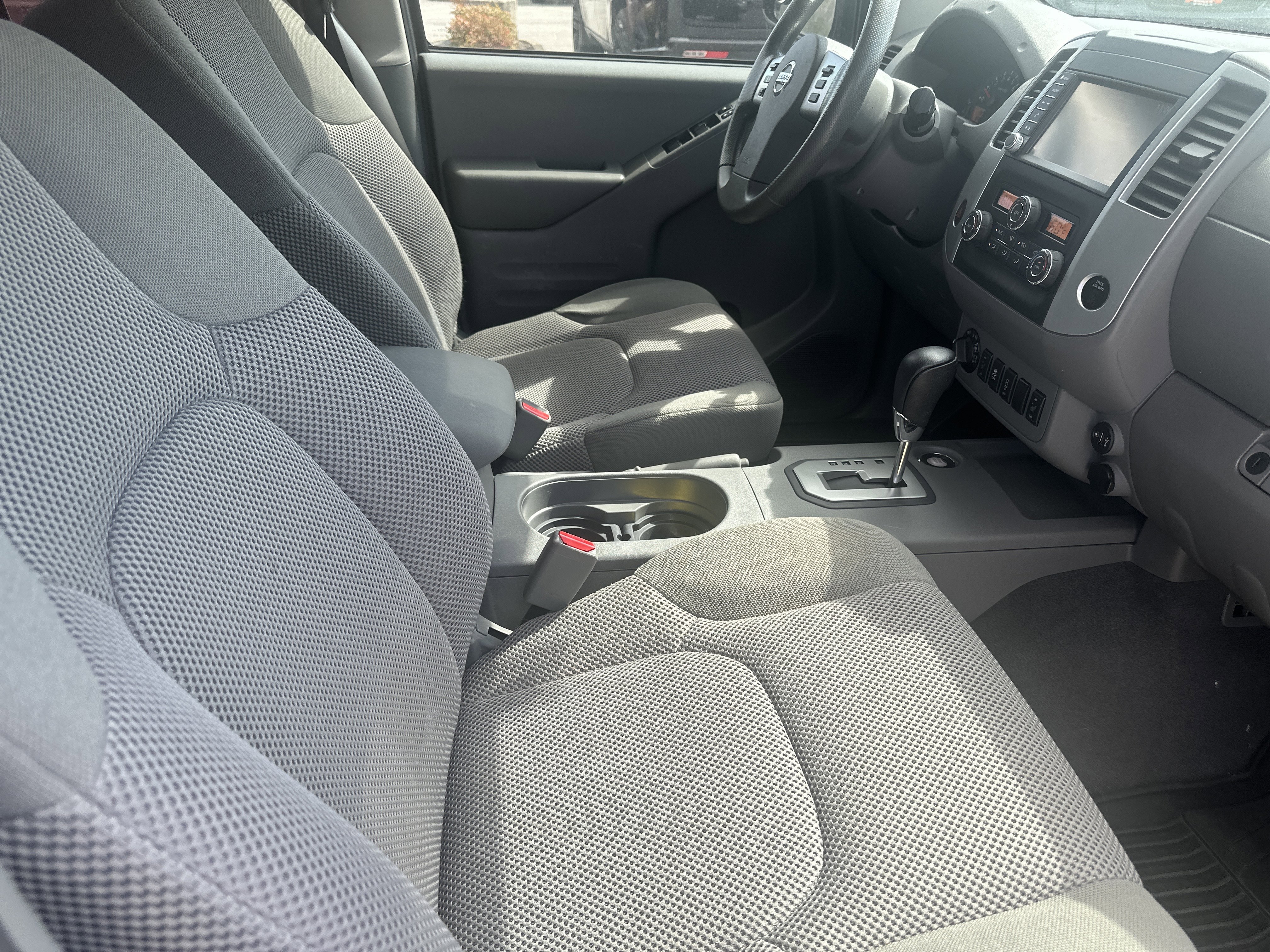 Used 2021 Nissan Frontier SV w/ Midnight Edition Floor Mats AWD/4WD image 31