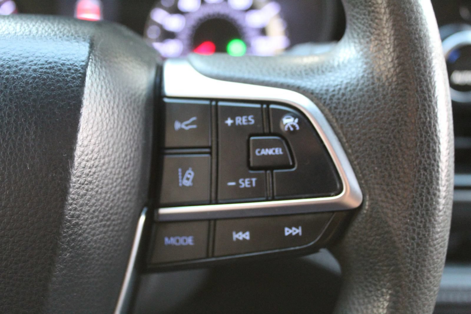 Used 2021 Toyota Highlander L FWD image 20