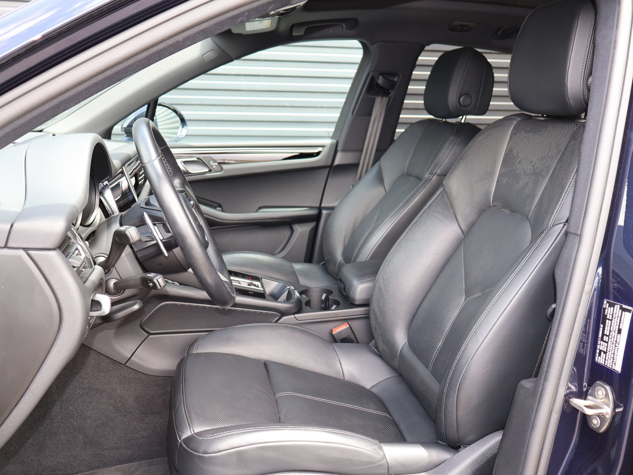 Used 2023 Porsche Macan AWD/4WD image 5