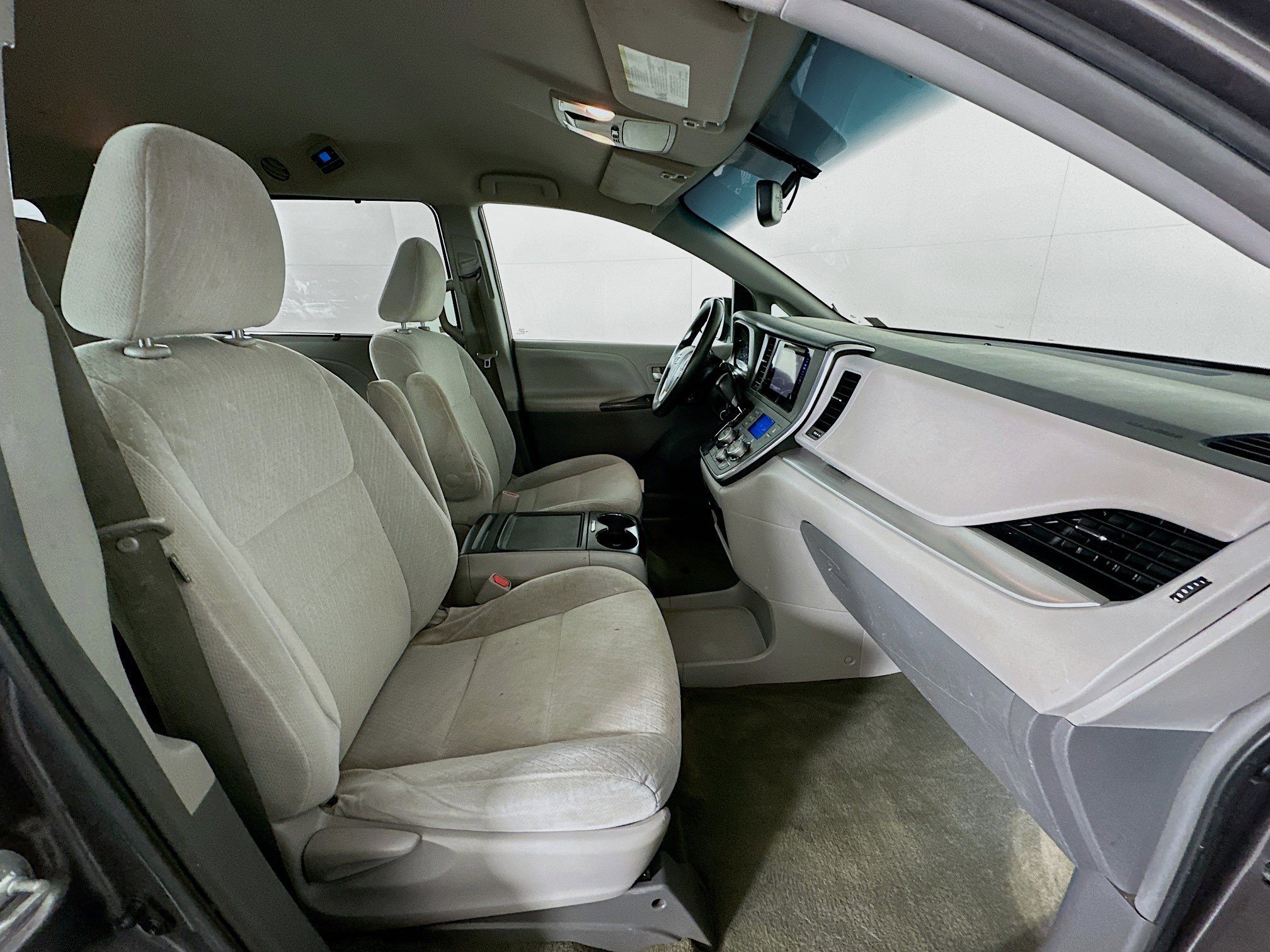 Used 2015 Toyota Sienna LE image 30