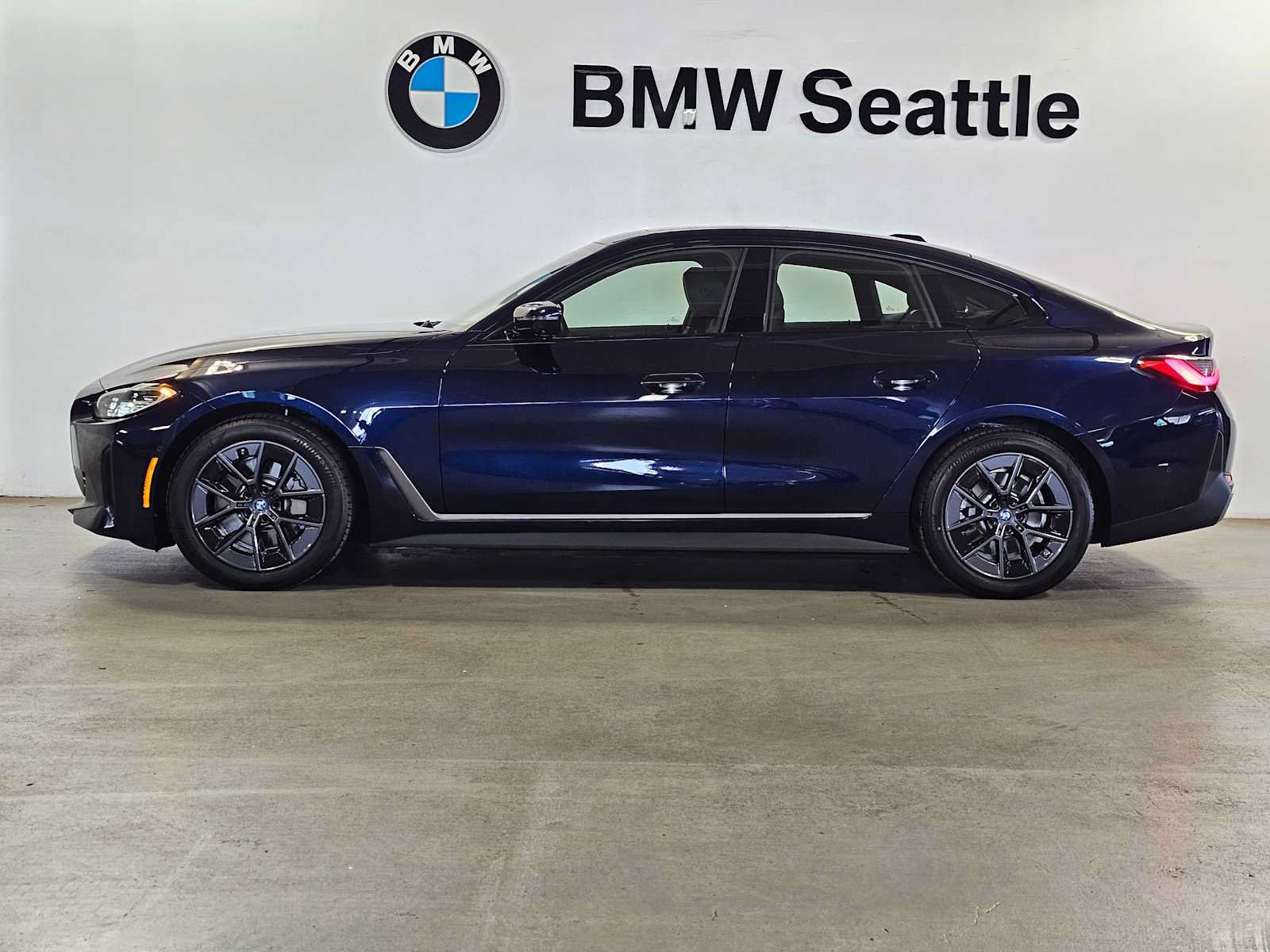 Certified 2023 BMW i4 eDrive40 w/ Premium Package RWD image 3