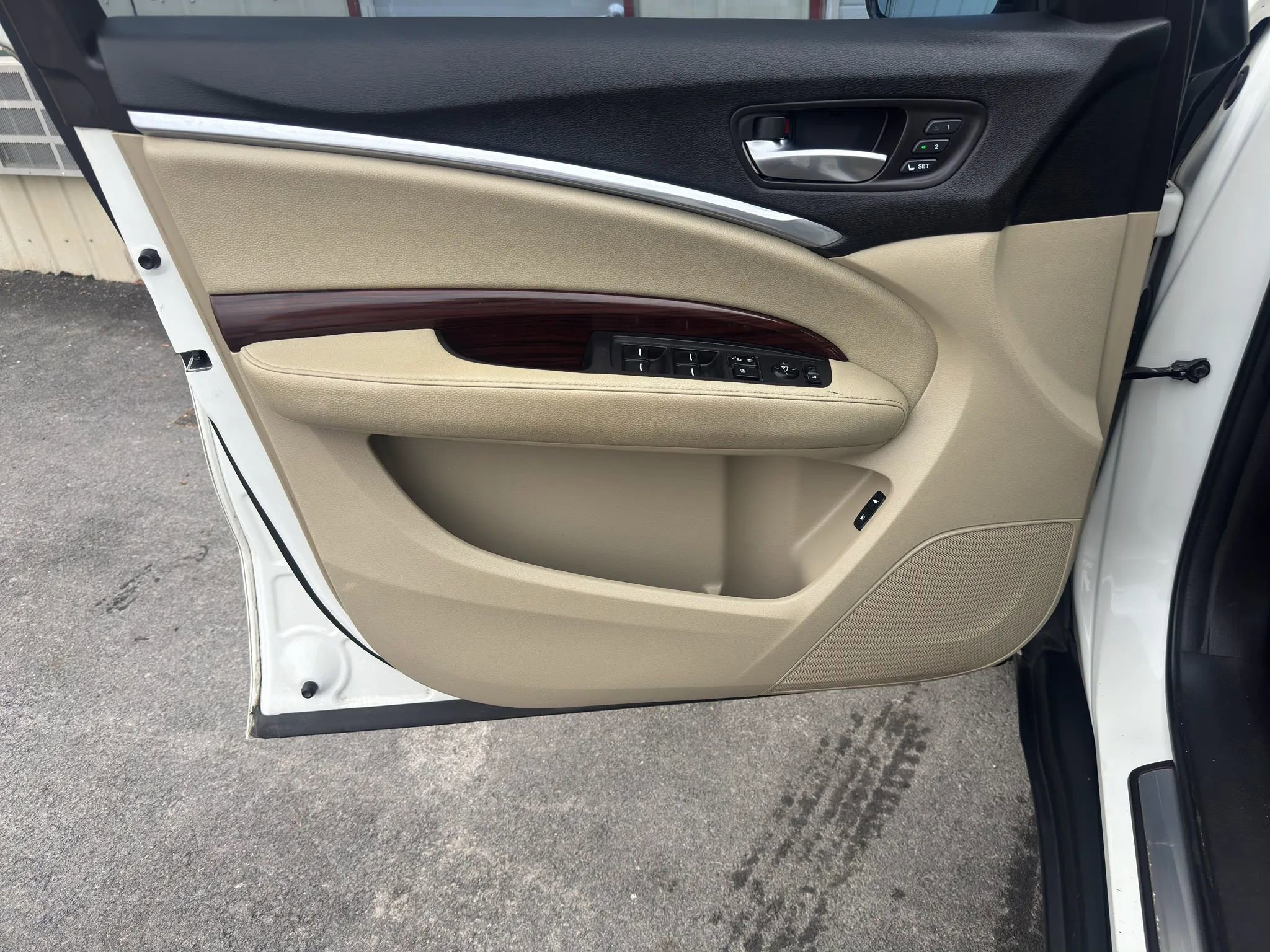 Used 2016 Acura MDX SH-AWD w/ Technology Package image 2