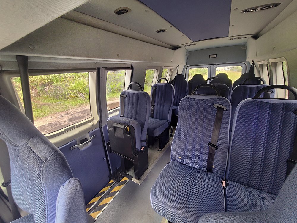 Used 2009 Ford E-250 and Econoline 250 Extended RWD image 12