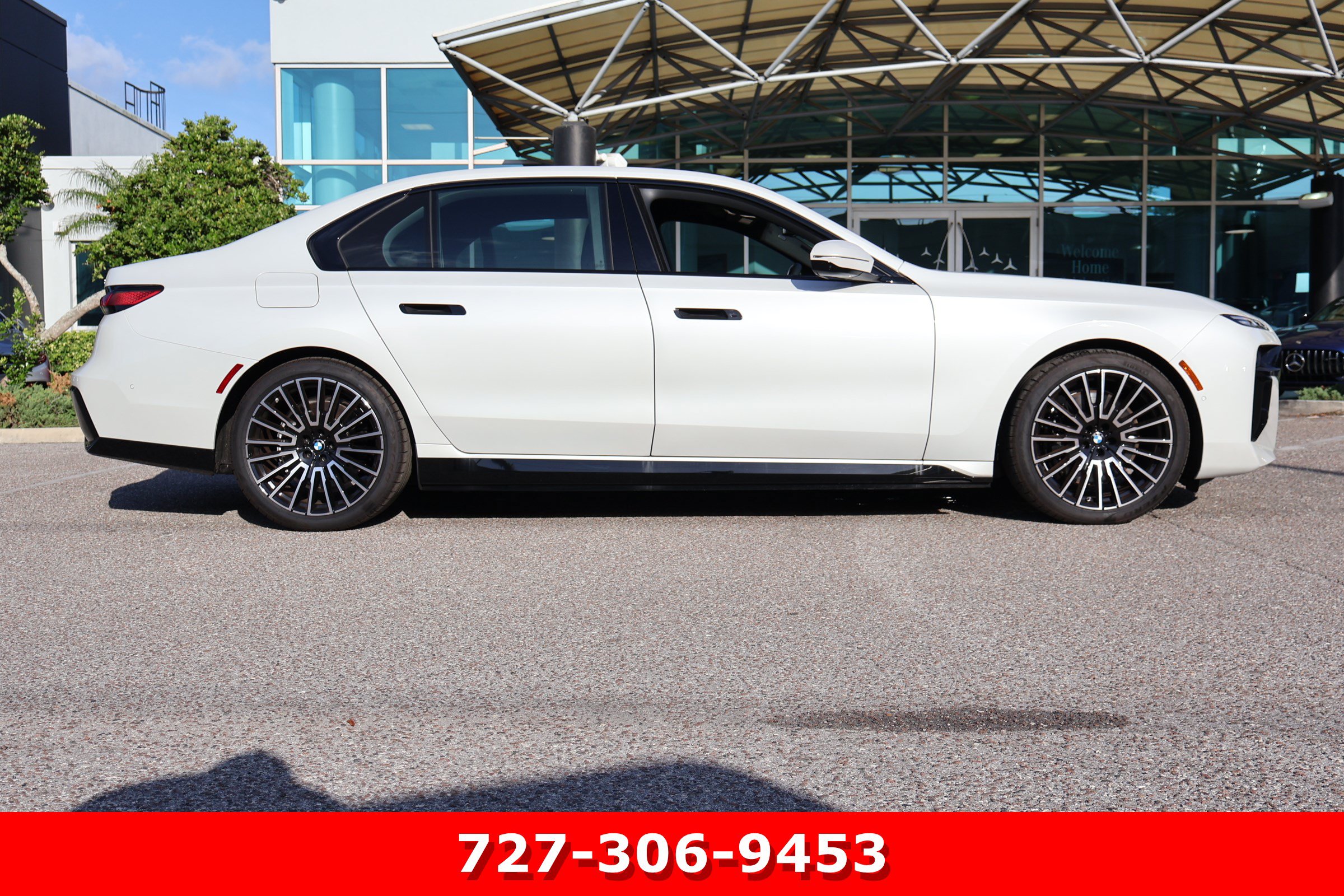Used 2026 BMW 750e xDrive w/ Luxury Rear Seating Package AWD/4WD image 11