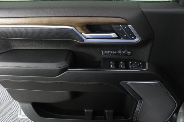 Used 2025 Chevrolet Silverado 1500 High Country w/ Technology Package image 16